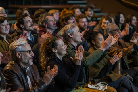 Photo montrant des personnes qui assistent à une présentation lors d'un séminaire au Parc Astérix
