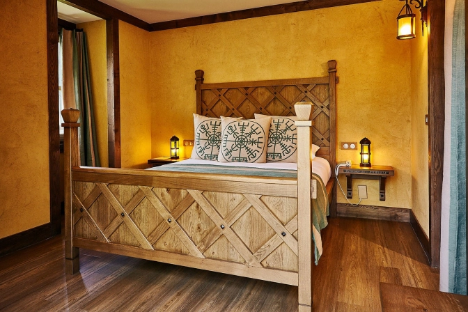 lacite_suspendue_hotel_village_des_druides_chambre_(2)_0.jpg