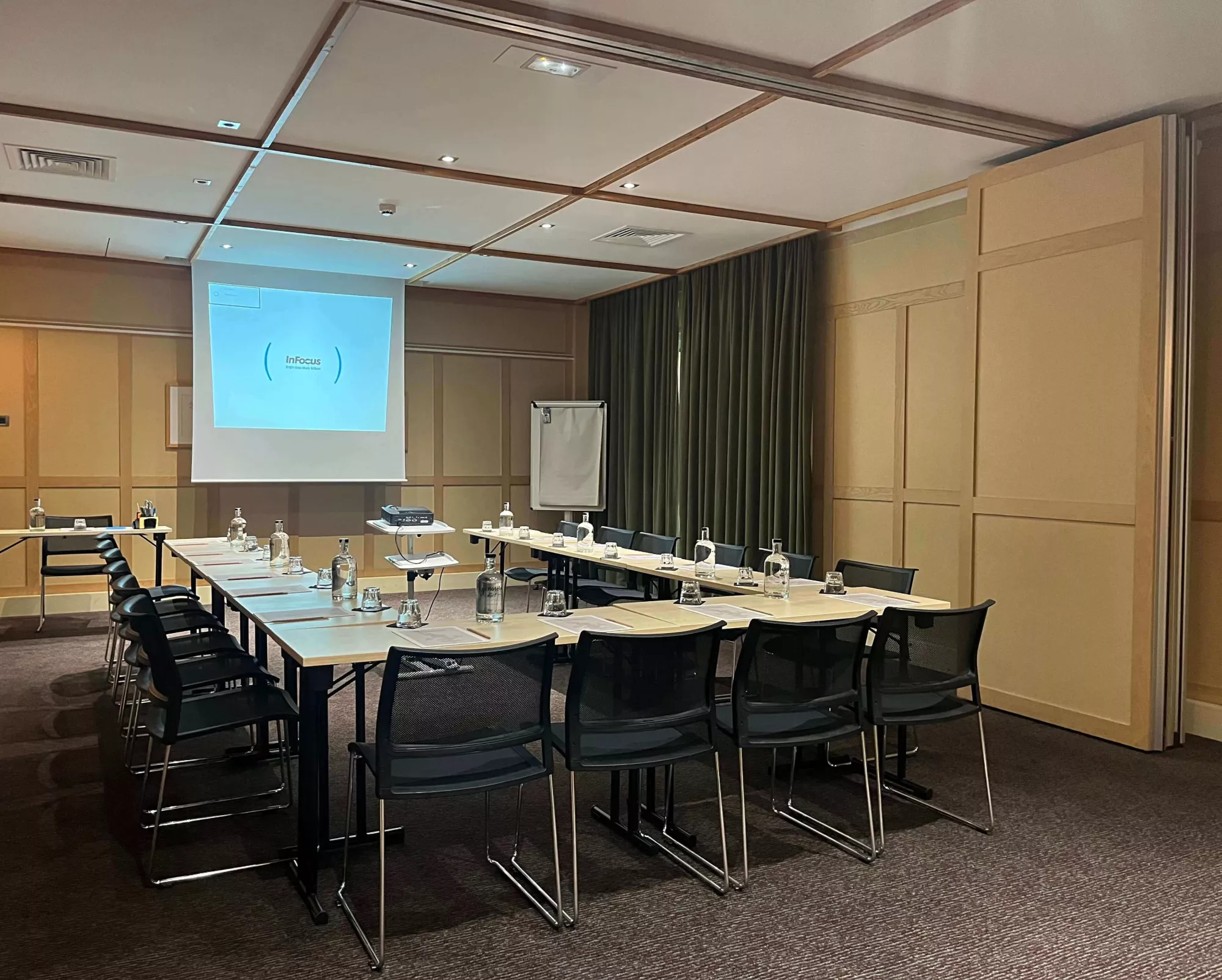 Salle Ellipse & Calligramme